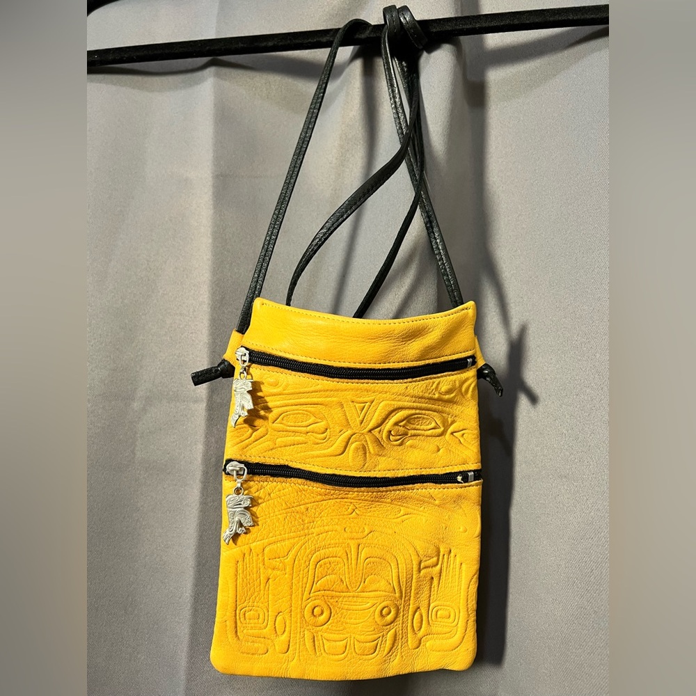 <>>SOLD<<>


Vibrant Yellow Embossed Crossbody Bag
